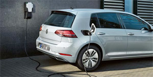 Mit einer Feststoffbatterie würde sich die Reichweite eines E-Golf von derzeit 300 auf ca. 750 Kilometer erhöhen.