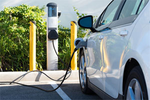 Der BDEW fordert unter anderem einen zügigen und unbürokratischen Aufbau öffentlich zugänglicher Ladeinfrastruktur für die Elektromobilität. Bild: BMWi