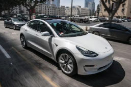 Die Messe GATE 2018 präsentiert mit Teslas Model 3 das vermutlich begehrteste Elektro-Auto der Welt