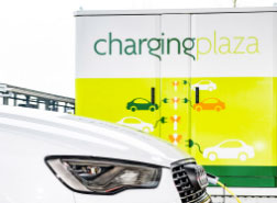 Die Projektpartner wollen jeden E-Autofahrer und unterschiedlichste Automodelle an den Ladegeräten bedienen