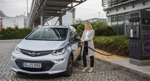 Im Testzentrum Rodgau-Dudenhofen wird ein modularer Batteriespeicher installiert, in dem Fahrzeugbatterien des Opel Ampera (im Bild) wiederverwendet werden.
