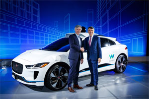 Waymo und Jaguar Land Rover melden langfristige Partnerschaft mit selbstfahrendem Jaguar I-PACE als erstem Fahrzeug (v.l.n.r.): Waymo CEO John Krafcik und Jaguar Land Rover CEO Prof. Dr Ralf Speth.