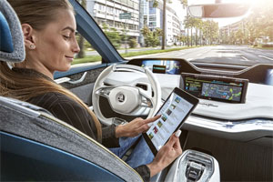 Bei dem Programmierwettbewerb im Prager SKODA AUTO DigiLab entwickeln kreative Köpfe Lösungen für die Mobilität der Zukunft.