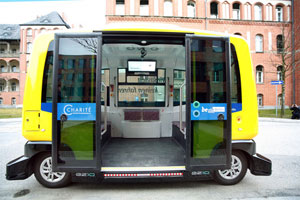 Hightech im Kleinformat: Einer der vier elektrisch angetriebenen, autonomen Minibusse