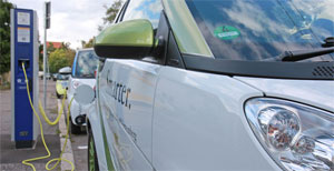 „Die verbreitete Reichweitenangst bei Elektroautos ist unbegründet – dies unterstreichen wir mit unserem flächendeckenden E-Ladenetz“, betont Verkehrsminister Winfried Hermann