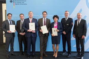 BM Scheuer übergibt Förderbescheide für Elektromobilität aus dem Sofortprogramm
