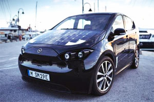 Der Sion ist das erste elektrische Serienfahrzeug, das Solarzellen auf der Karosserie zur Ladung der Batterien verwendet