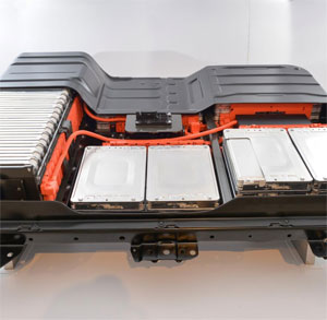 Das Öko-Institut sieht dringenden Regelungsbedarf, um gebrauchte Antriebs-Batterien aus Elektrofahrzeugen als stationäre Batterien etwa zur Speicherung von Solarstrom wiederzuverwenden.
