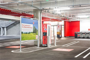 Einkaufen und gleichzeitig das Elektro-Auto laden - das ist bald an zahlreichen Kaufland-Standorten möglich