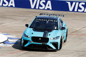 Weltpremiere des Jaguar I-PACE eTROPHY-Rennwagens im Rahmen des Formel E-Prix in Berlin