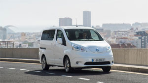 Mit einer neuen 40 kWh starken Lithium-Ionen-Batterie konnte die Reichweite des Evalia mit einer Akkuladung auf 200 Kilometer im kombinierten Zyklus, im Stadtverkehr sogar auf bis zu 301 Kilometer gesteigert werden