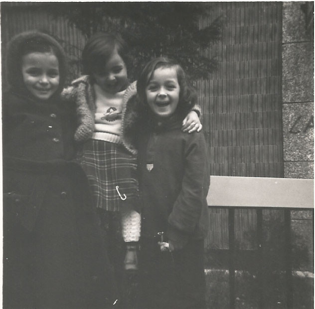 1981 Isabel, Lourdes y Arantza. Jardín Banco de Vizcaya Panera Ahora BBVA