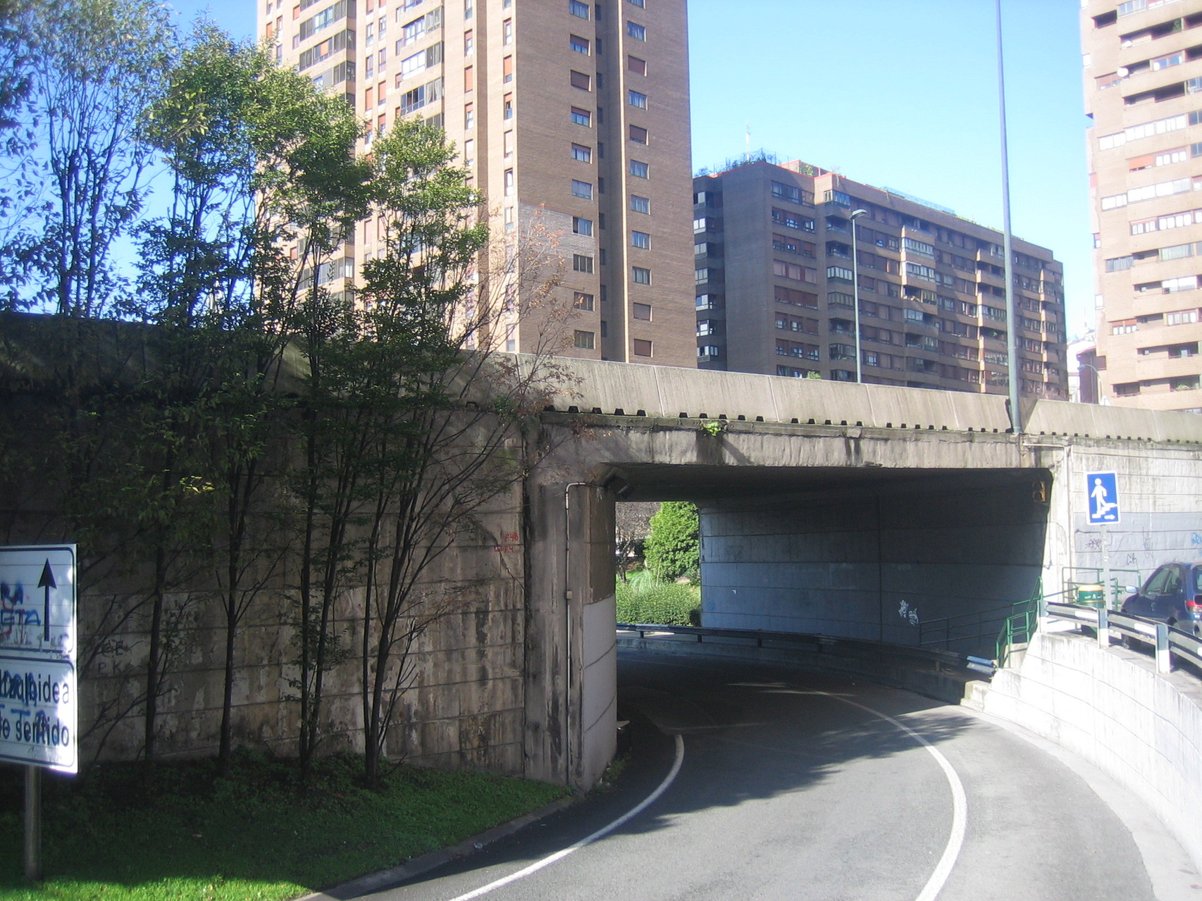 Puente M.Ravel (junto Foto Zurbaran)
