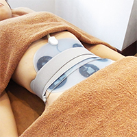 □体幹トレーニングマシン（EMS) - 日向市のみなと針灸整骨院