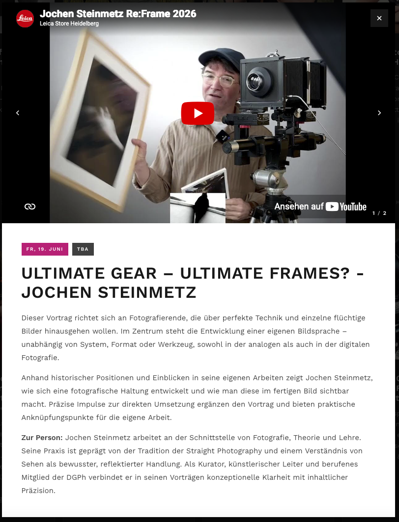 Jochen Steinmetz mit Grossformat Kamera und eigene Fotografien, Kunst