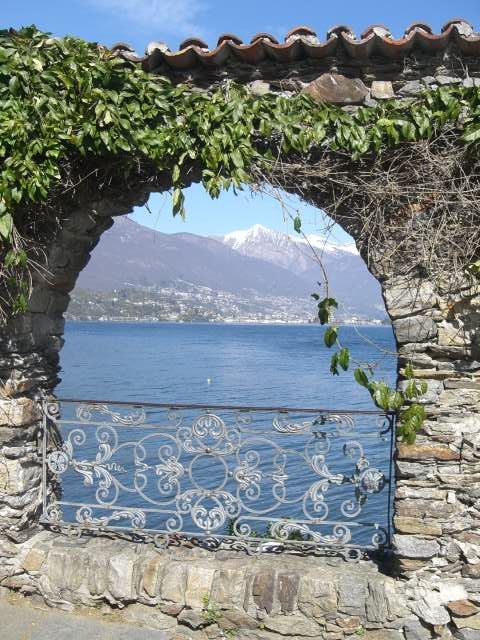 Blick von der Brissagoinsel nach Ascona 