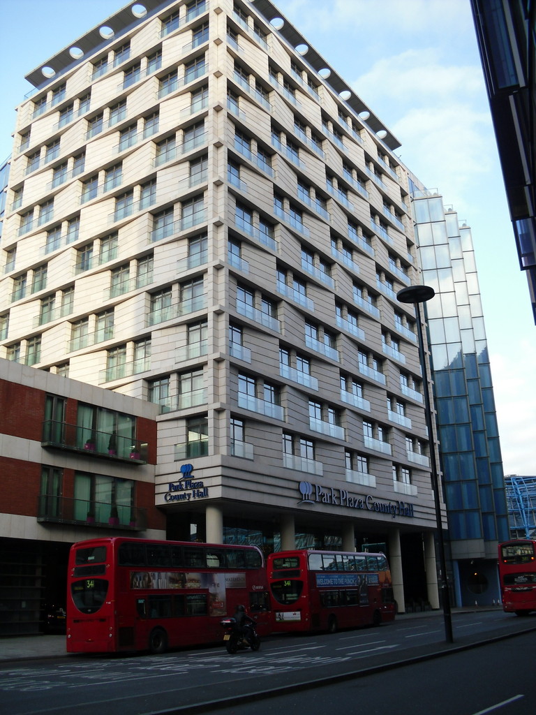 ロンドン・アイ＋ウォータールー駅周辺のモダンなパークプラザホテル別館