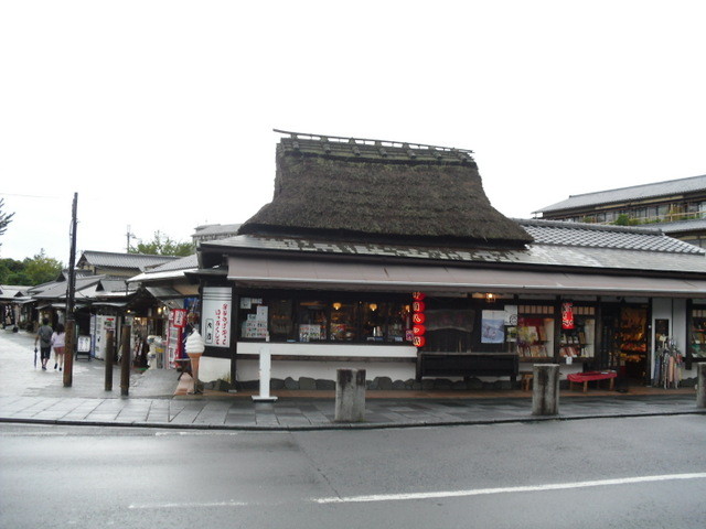 渡月橋を渡ったところのお店１