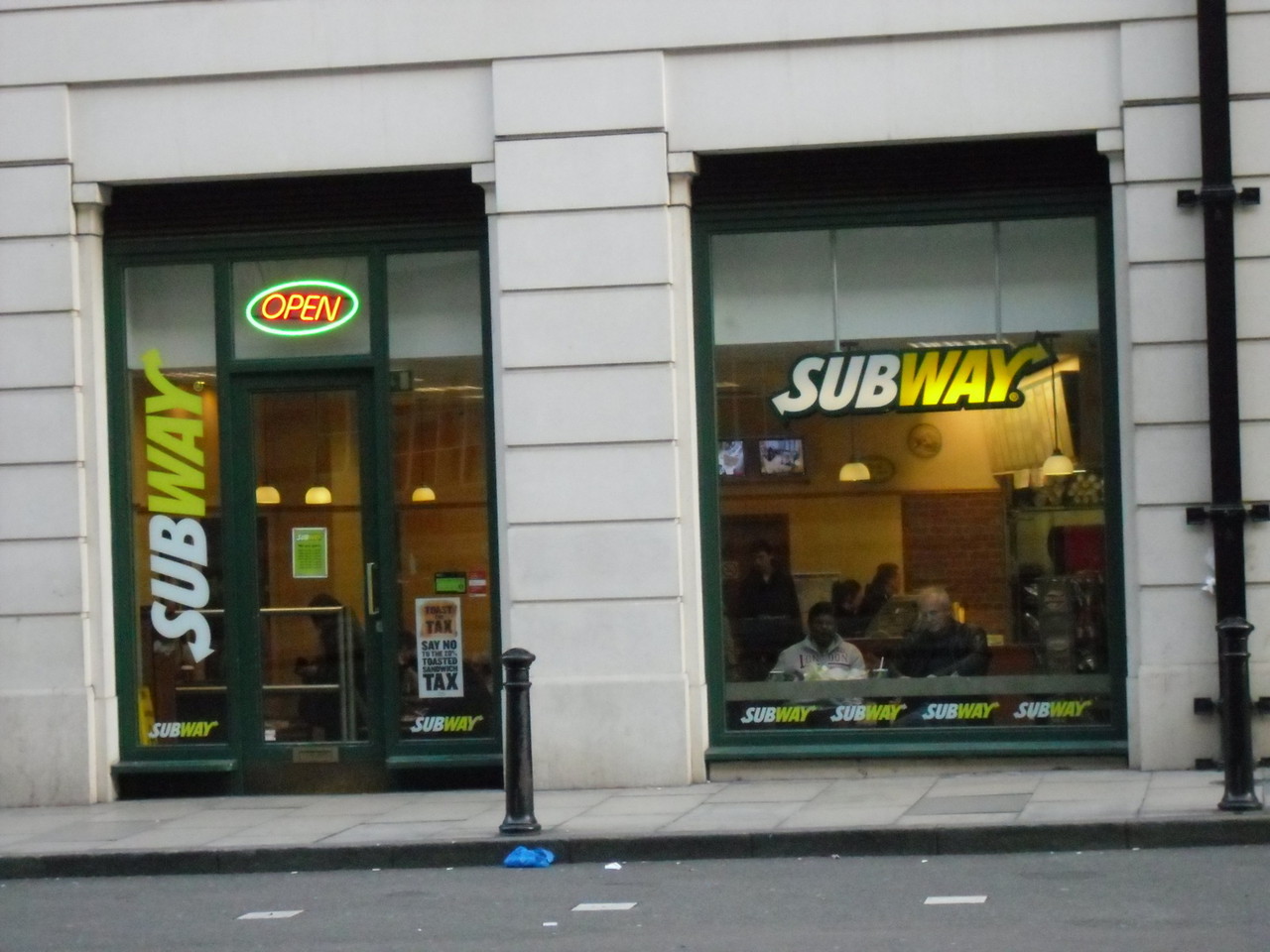 ロンドン・アイ周辺のプレミアロッジ格安ホテルチェーン店周辺１