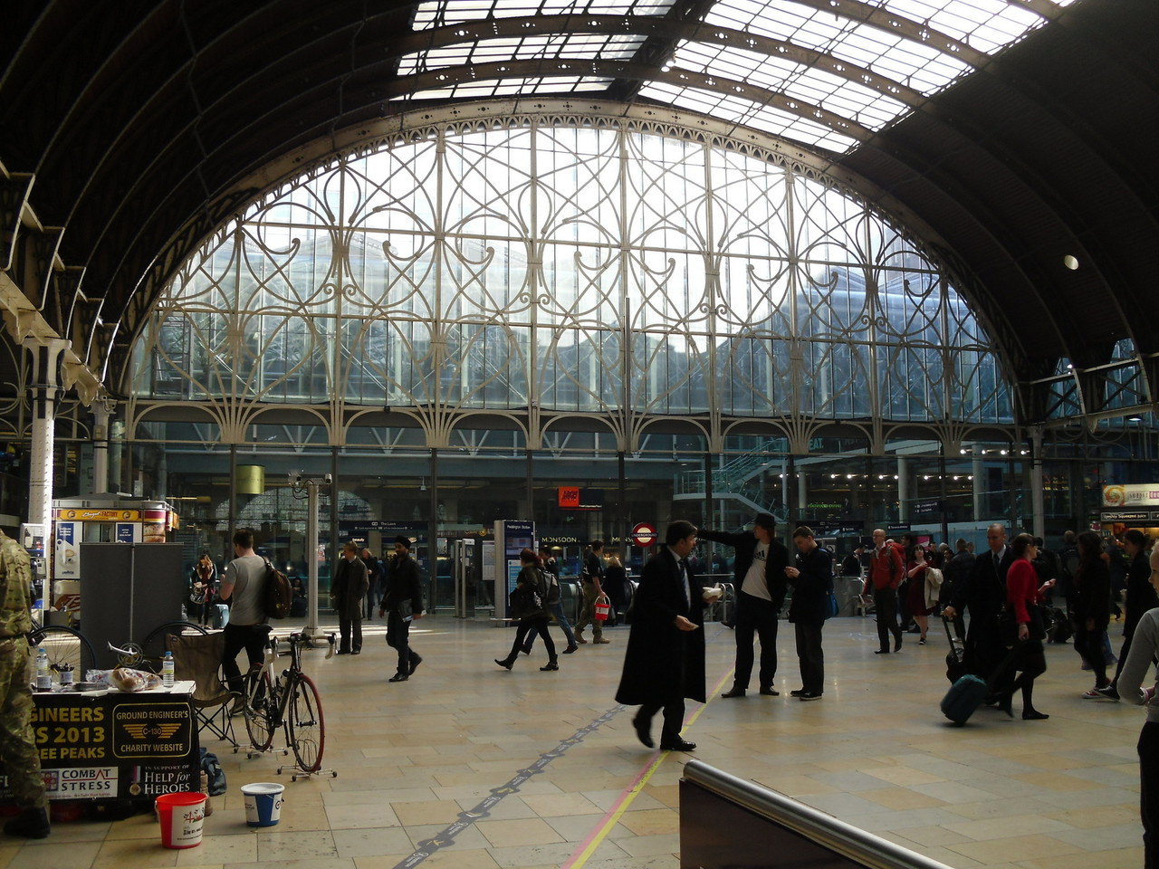 パディントン駅の内部です。