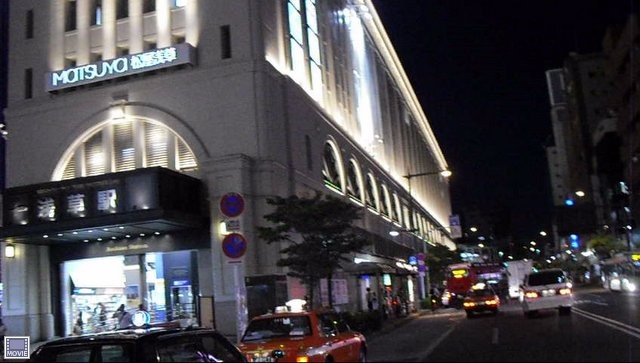 浅草駅前の松屋１