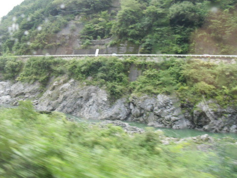 JRワイドビュー飛騨からの山あいの景色7