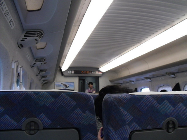 新幹線で京都に行きます。