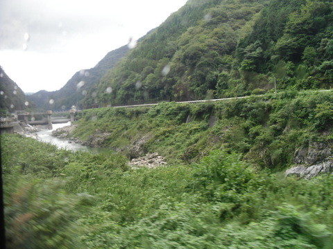 JRワイドビュー飛騨からの山あいの景色8