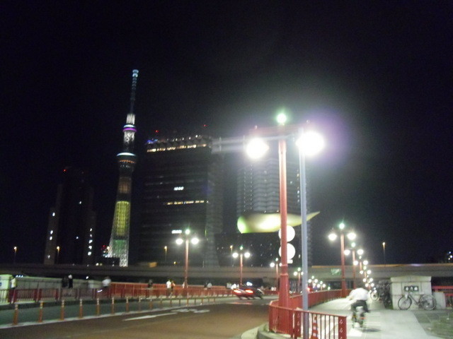 浅草駅前から見えるスカイツリー３
