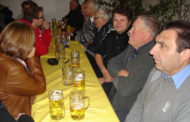 Hoffest 2013: Hausherr Ludwig Danner sorgte für das leibliche Wohl der Besucher