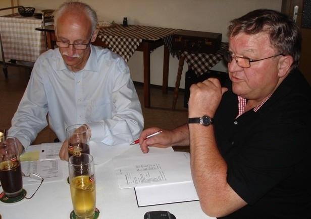 Vorstandschaftssitzung am 7. Juli 2013: Geschäftsführer Franz Hölzl (li), Vorstand Ludwig Danner (re.)