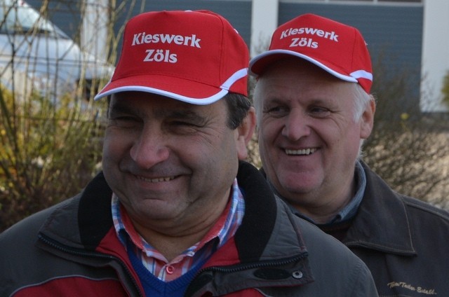 Das Firmenkäppi passt: Kony und Max