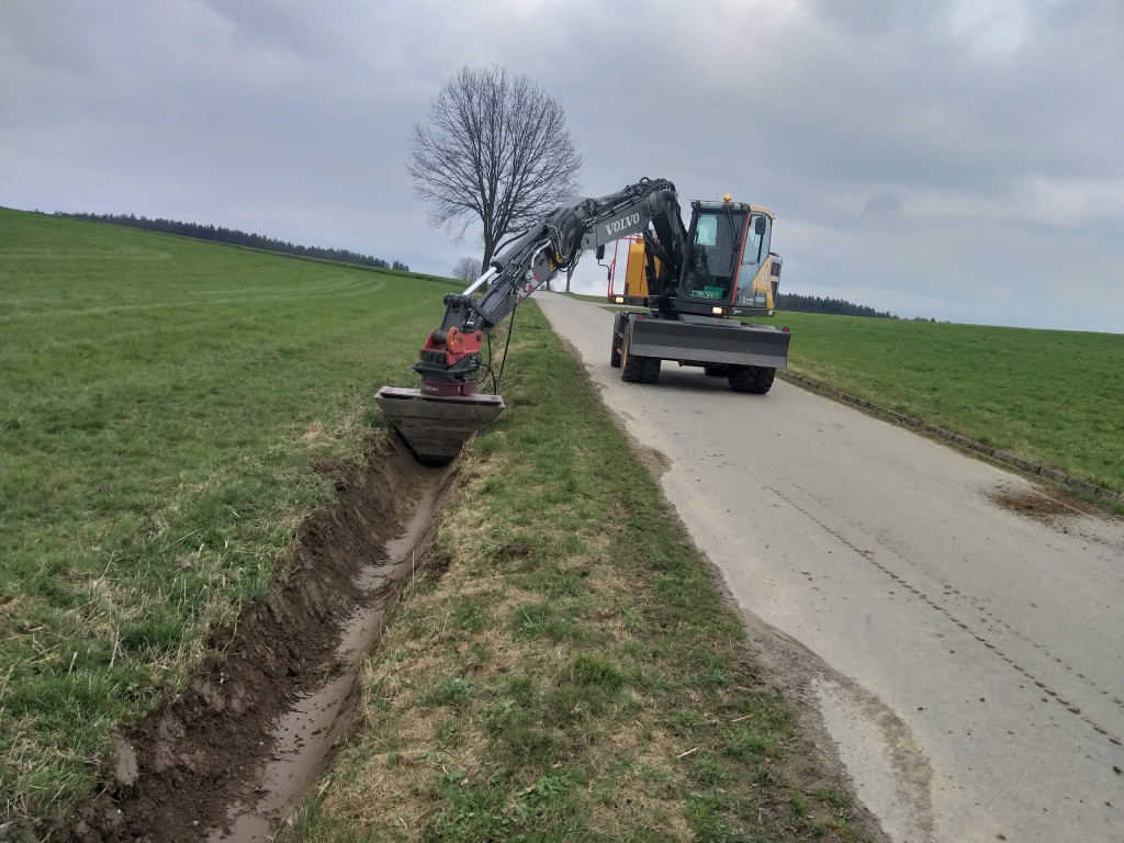 Bagger mit Trapezlöffel