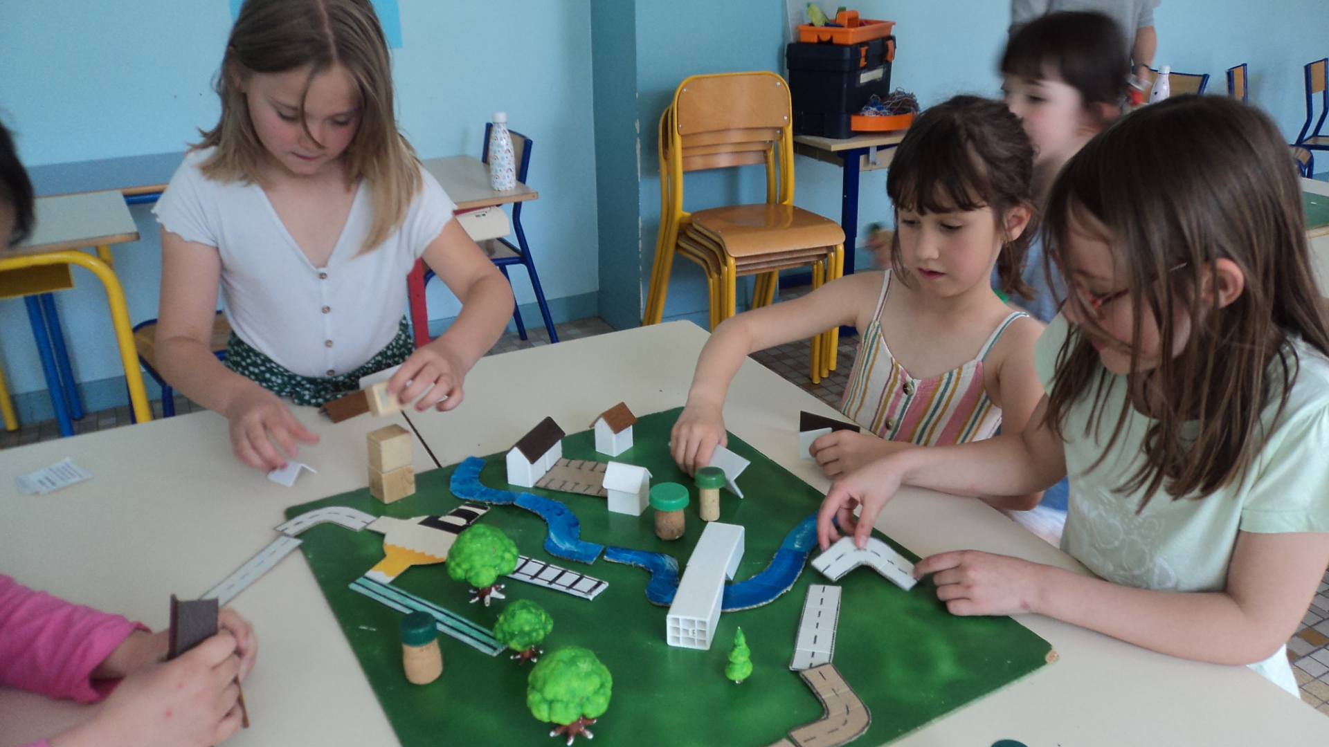 Les enfants ont construit une ville ....