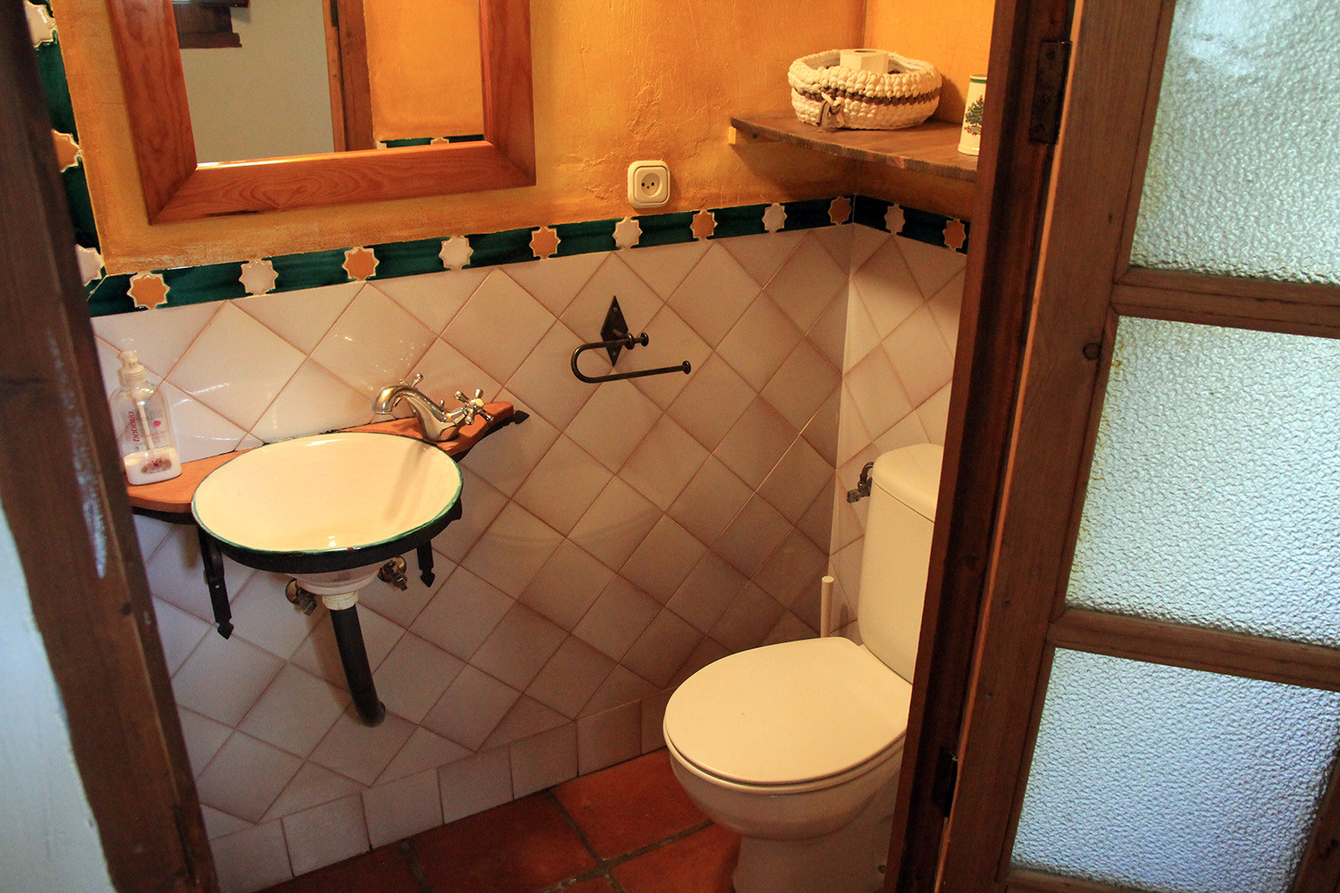 Bathroom (ground floor)