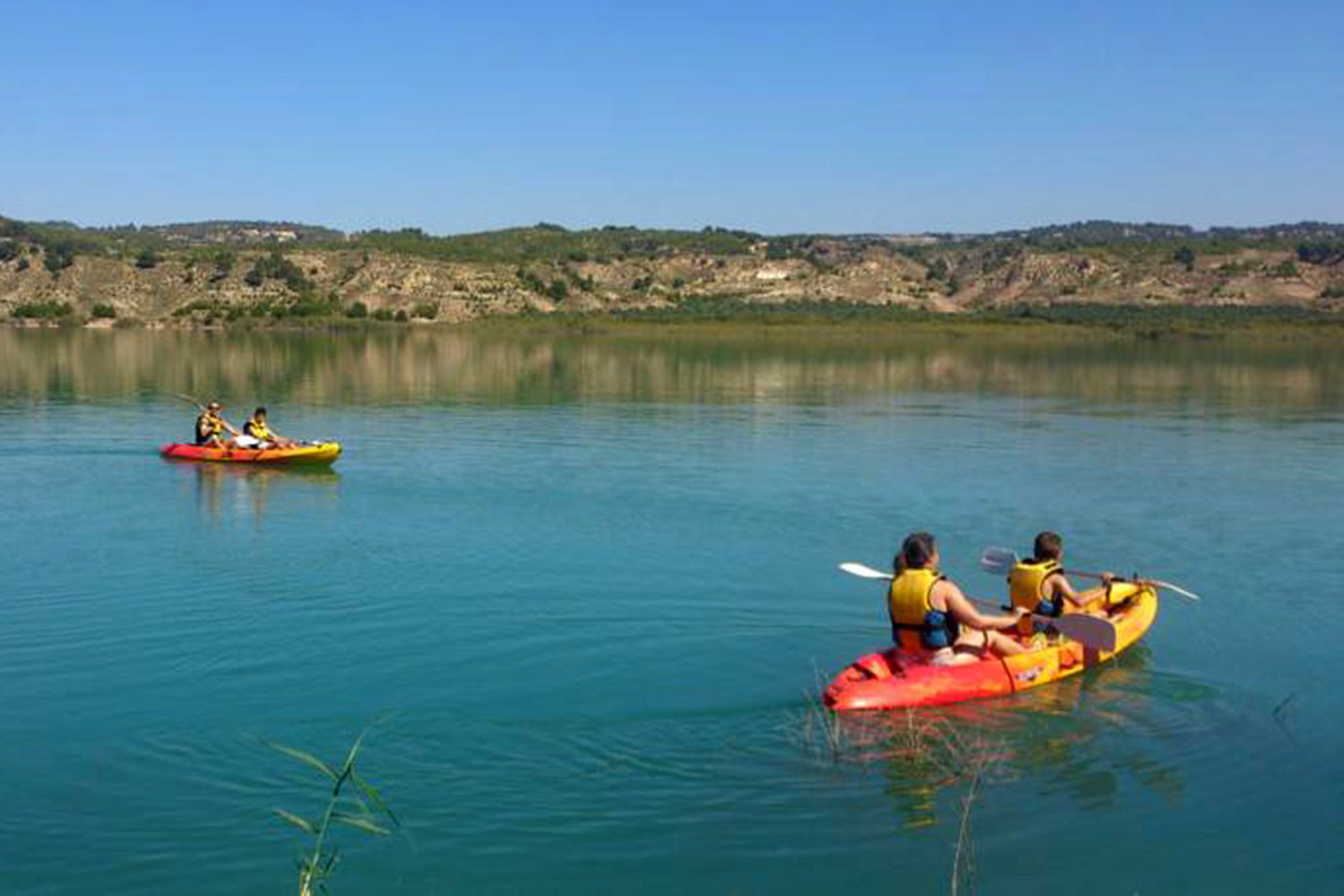 Canoeing on lake Negratin