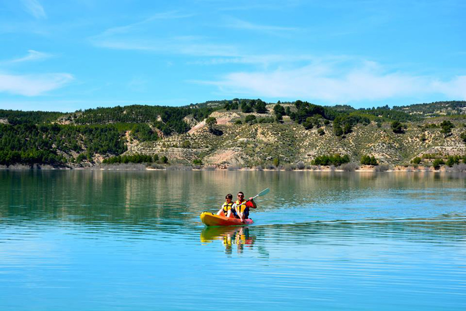 Canoeing on lake Negratin