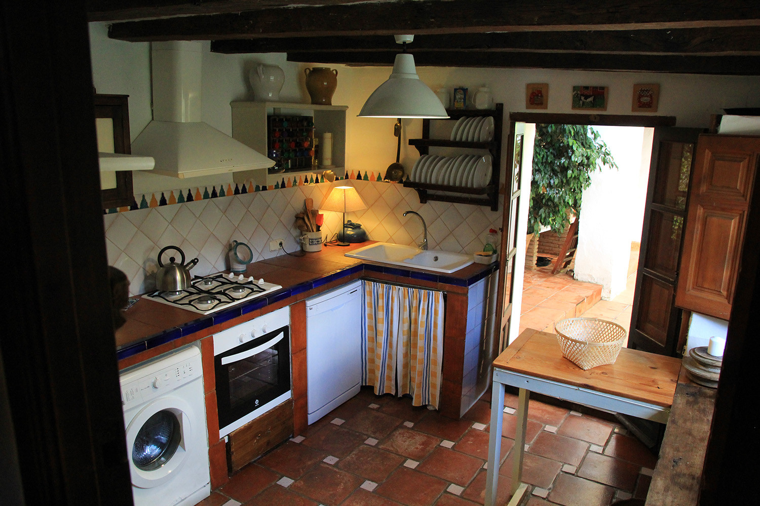 Kitchen (ground floor)