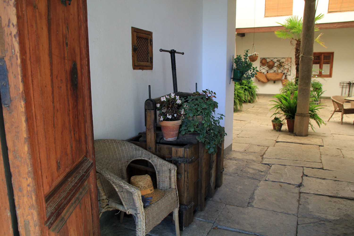 The entrance to the courtyard