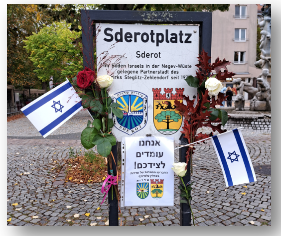 Zeichen der Verbundenheit mit unserer israelischen Partnerstadt:  Der Sderotplatz in Zehlendorf trägt sei 2009 seinen Namen und ist Ort und Ausdruck unserer Solidarität mit unserer Partnerstadt. (Bild von 2024)