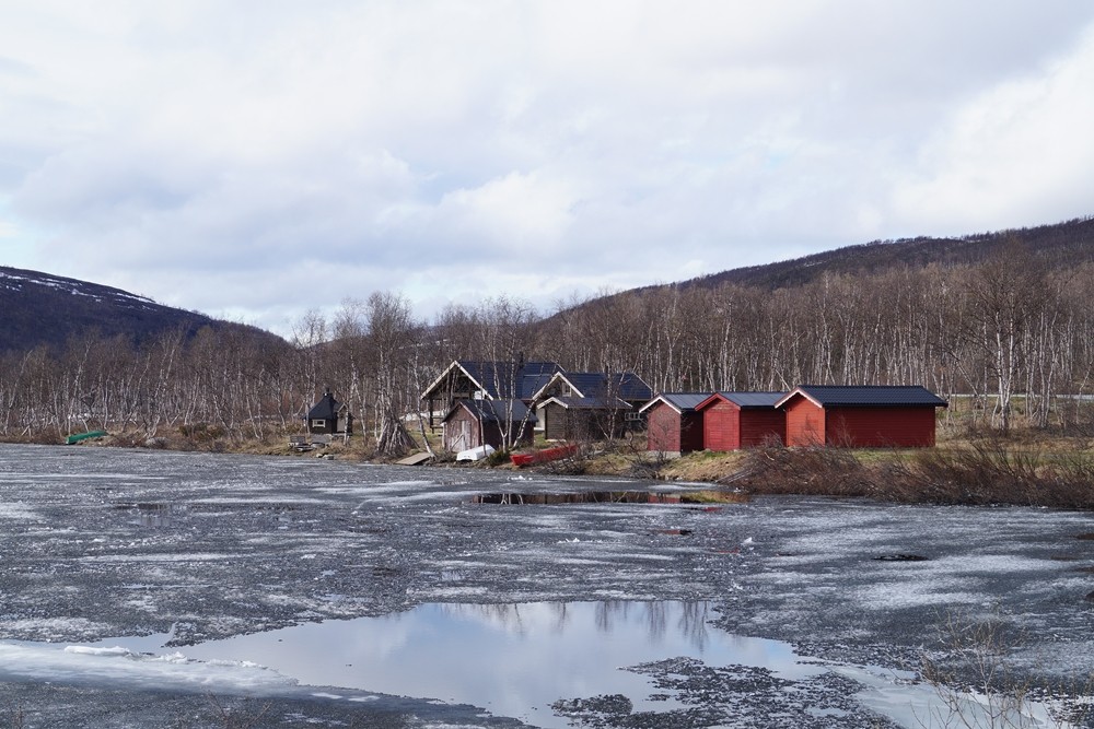 Der Norweger baut seine Hütte in jedem Gelände auf 