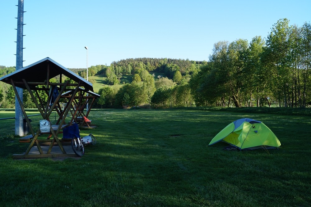 Kaum erkennbar: Campingplatz bzw. Zeltplatz Uhlstädt