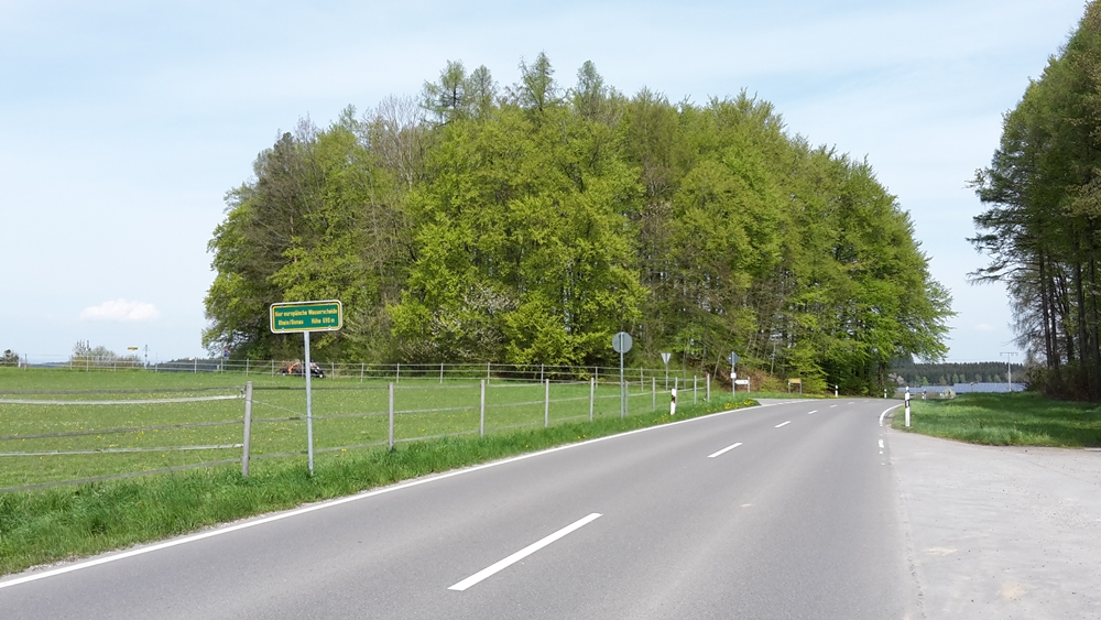 Wasserscheide, gleich danach links zum Golfplatz