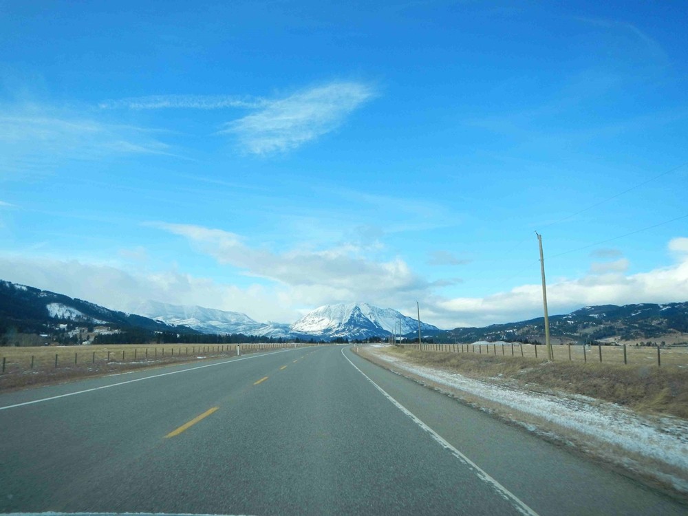 Auf dem Weg in Richtung Norden. Endlose Ausblicke auf wenig winterliche Landschaften.