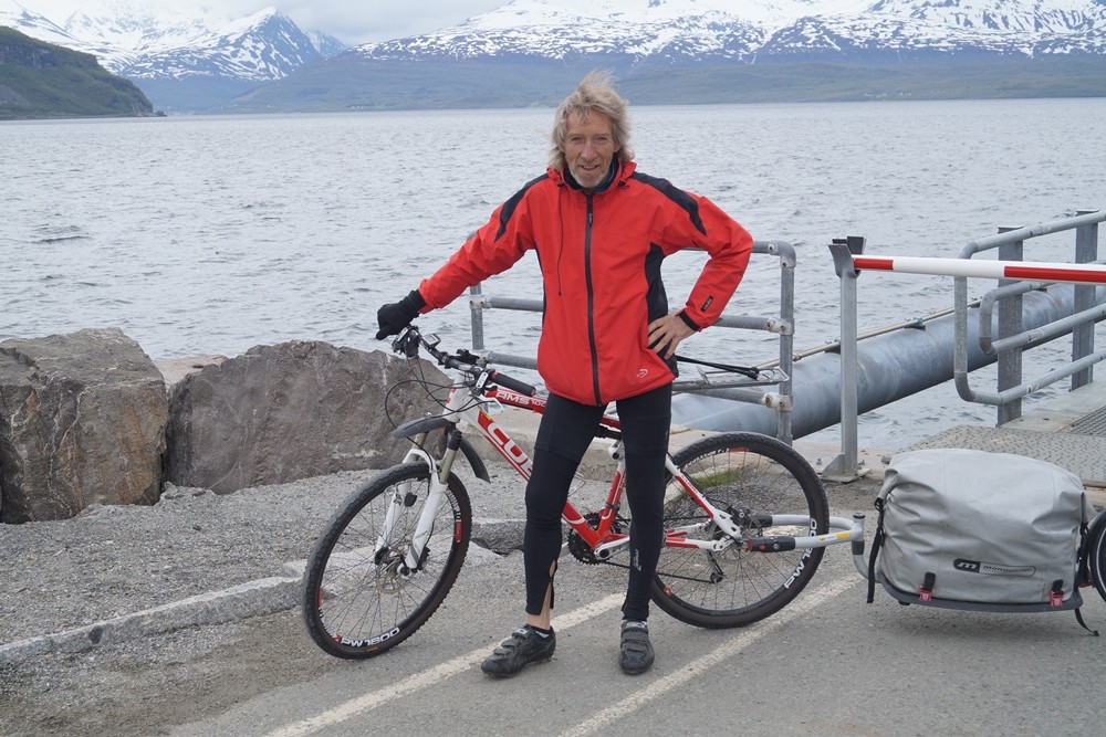 Am Fährhafen von Olderdalen am Lyngenfjord ist Schluss, mit der Fähre nach Lyngseidet und einsteigen in den Bus