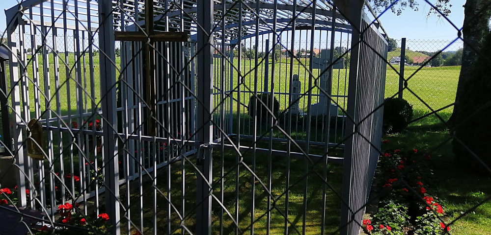 Heiliges Rasenkreuz, (wer auch immer das gegraben hat)