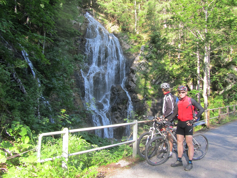 Wasserfall an der Lanzenpass - Abfahrt