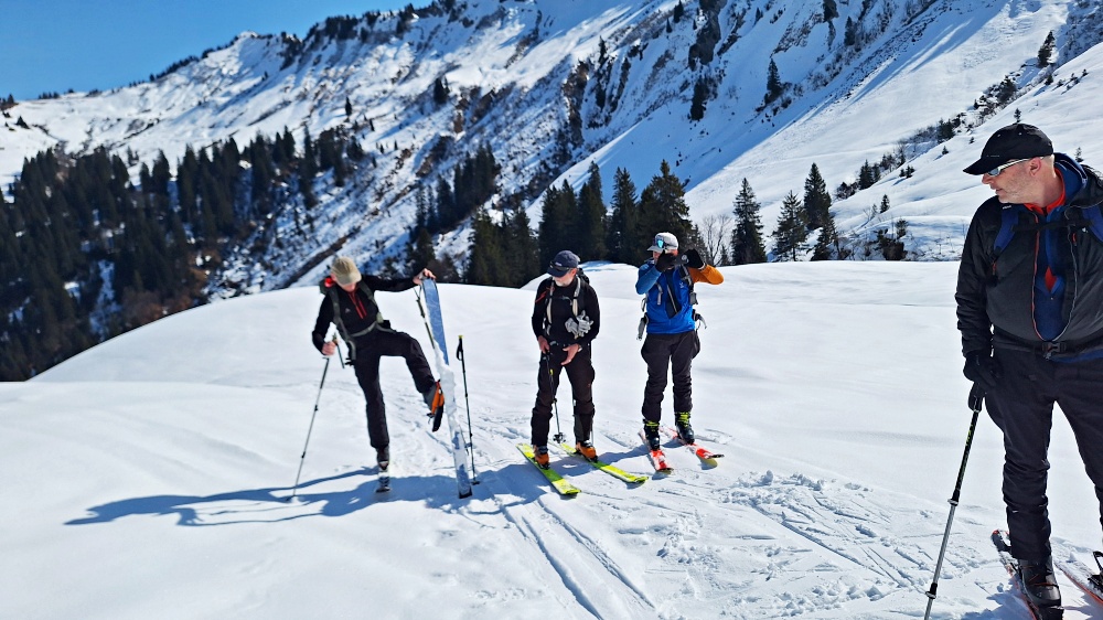 Hebbe hat Stotzen unter den Ski