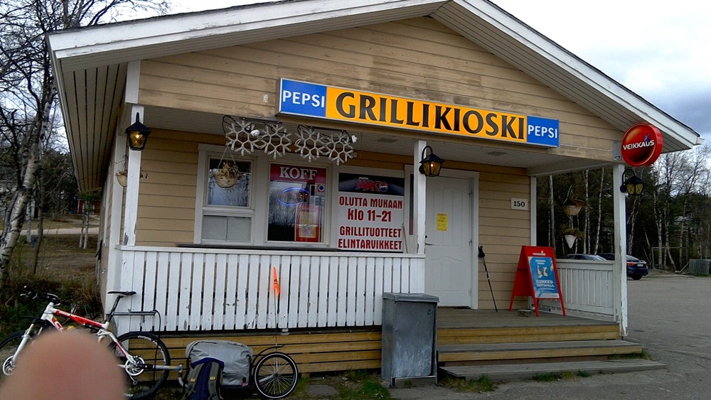 Davon habe ich schon 50 km vorher geträumt: Ein Burgerladen in Hätta in Finnland
