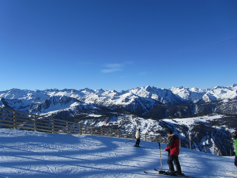 Skigebiet Nr. 2: Bequira/Beret Kaum 35 km Luftlinie weiter gibt's richtigen Schnee, auch neben der Piste 